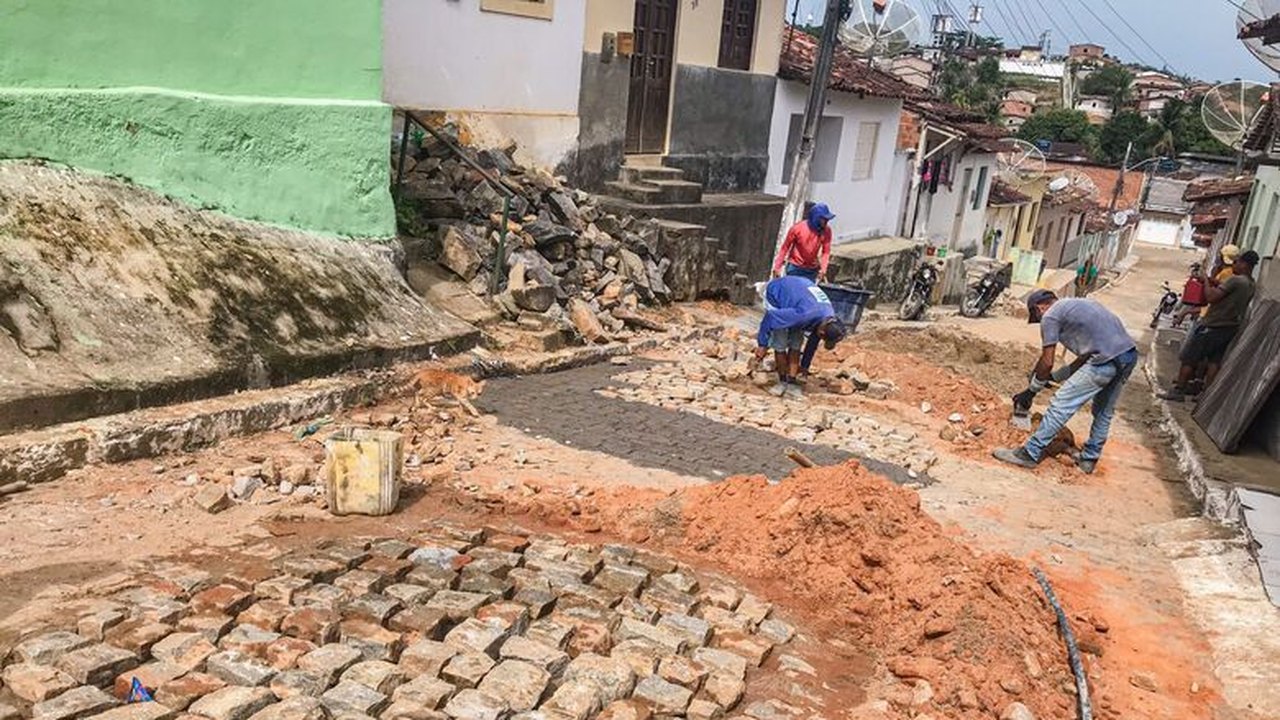 Prefeitura de Branquinha realiza recuperação em pavimentação de rua