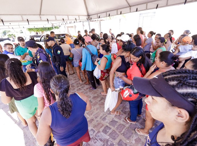 Prefeitura inicia distribuição de peixes em Palmeira dos Índios