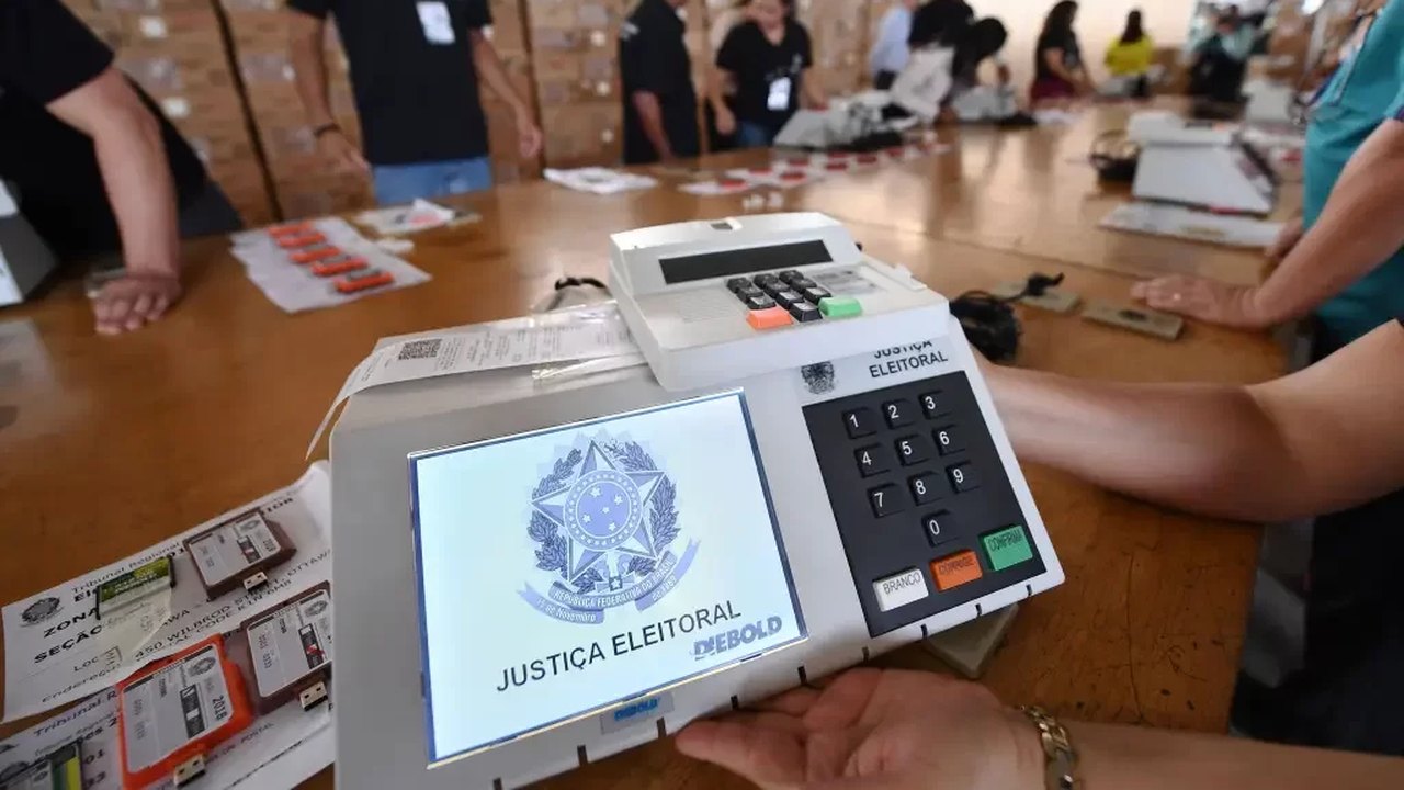 Disputa pelo voto racha igrejas evangélicas; jovens fiéis contestam pressão