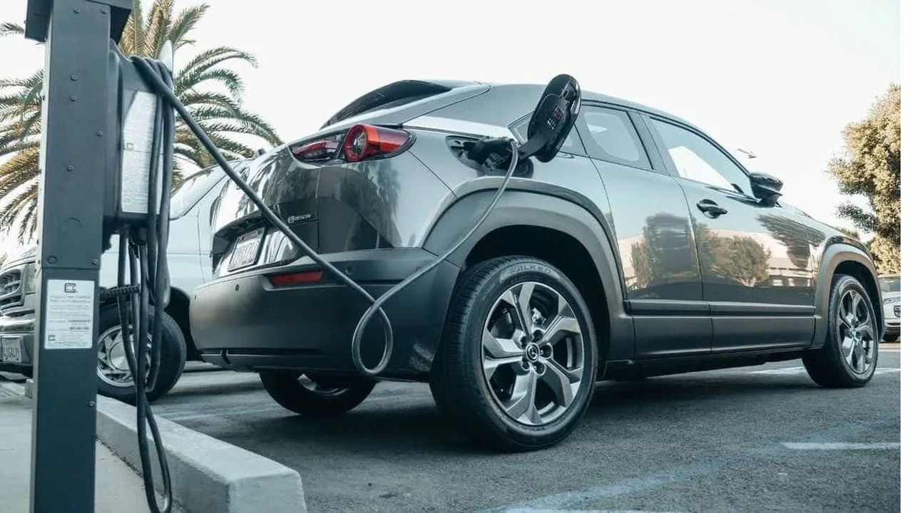 Cerco ao furto de energia: Ministério Público aciona Equatorial contra recarga de carros elétricos em postes públicos