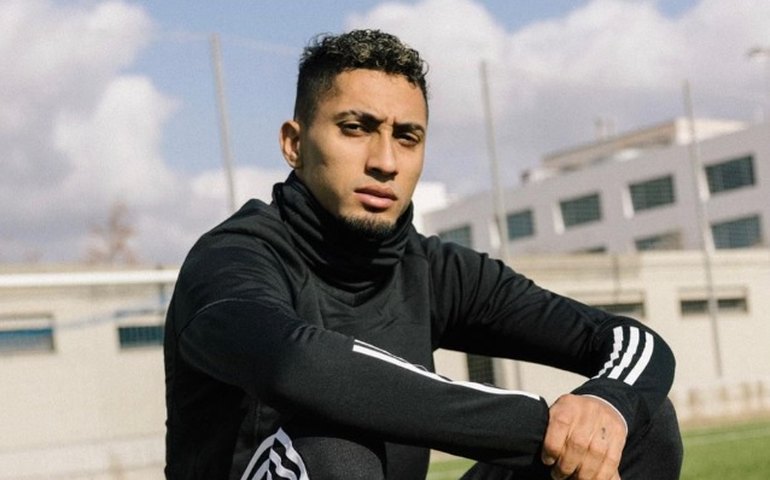 Raphinha se desculpa após expulsão por agressão no Barcelona: 'Vou aprender e melhorar'