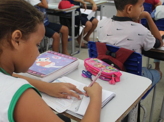 Educação cria guia com orientações para ensino fundamental híbrido na rede