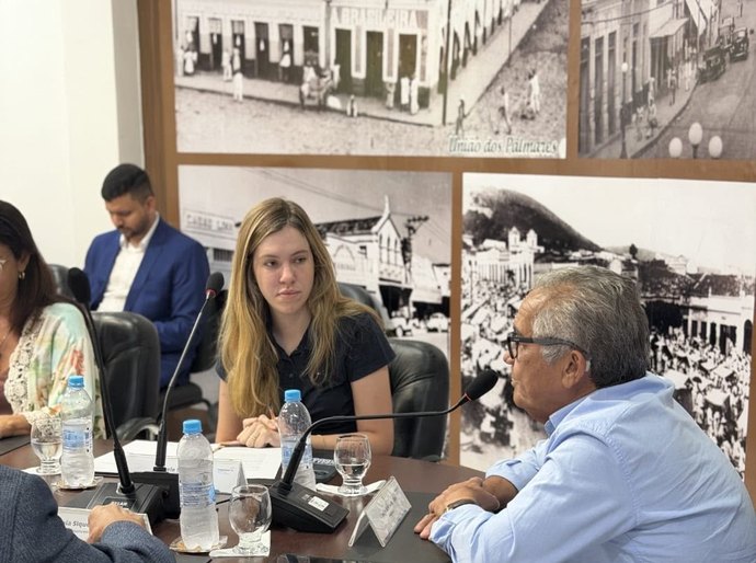Atuação de Cibele Moura em defesa do comércio é destacada em encontro na Fecomércio
