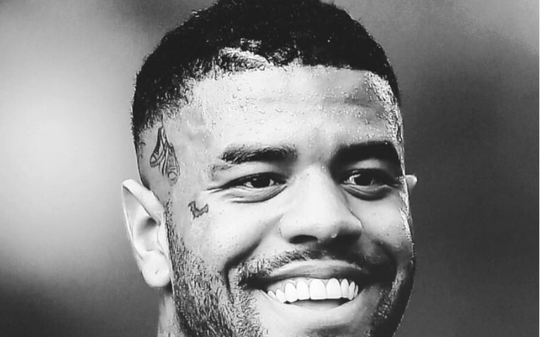 Ex-lateral do São Paulo recebe alta hospitalar após cirurgia para remover tumor na cabeça