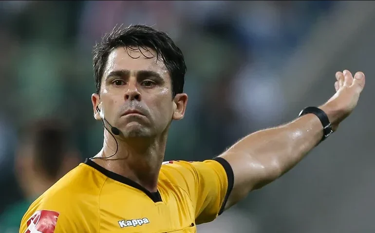 Árbitro relata tumulto após Corinthians x Palmeiras, mas nega ter visto agressão