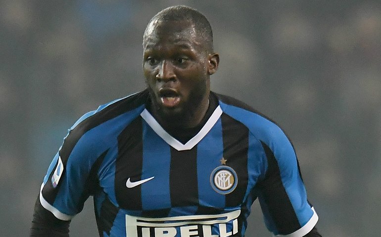 Lukaku afirma que &#8217;23 dos 25 jogadores&#8217; da Inter apresentaram sintomas da covi-19