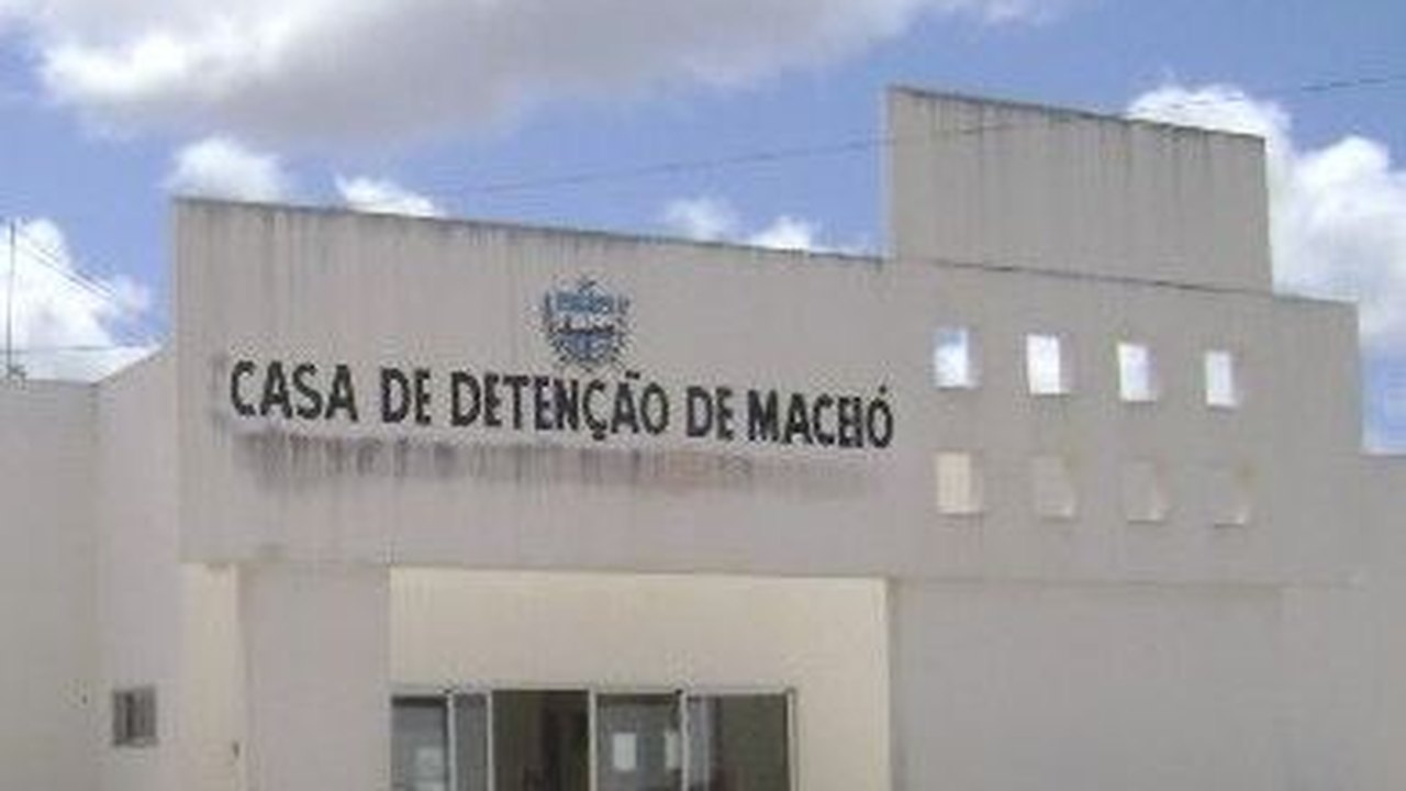 Cinco presos serram as grades e fogem do “Cadeião” na madrugada