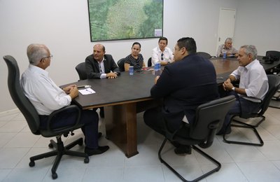 Prefeito Rogério Teófilo se reúne com representantes do Creci Arapiraca e fortalece parceria