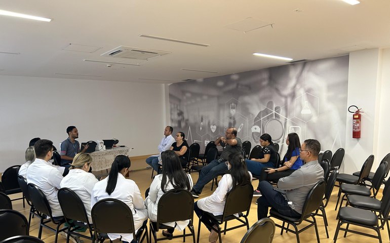 Palestra no Hospital do Coração Alagoano destaca acolhimento à comunidade LGBTQIAPN+