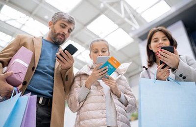 Mais de 50% dos brasileiros estão recorrendo à inteligência artificial para ideias de presentes e busca por melhores preços