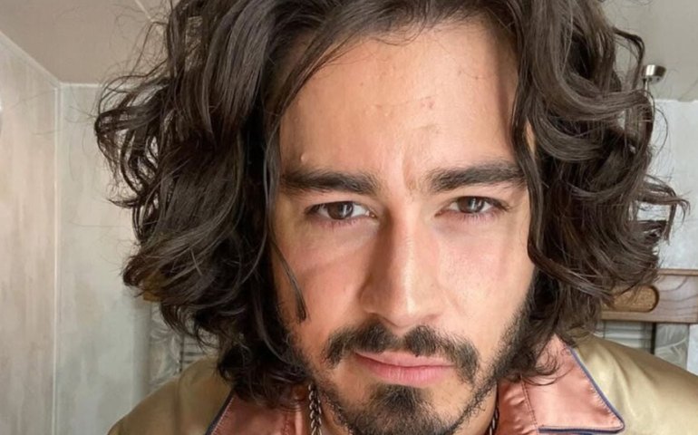 Ator de 'Narcos: México' fica em coma induzido após infecção de bactéria