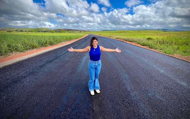 Prefeita Marcela Gomes visita obra da rodovia ligando a BR-101 a fazenda Belo Horizonte, em Novo Lino