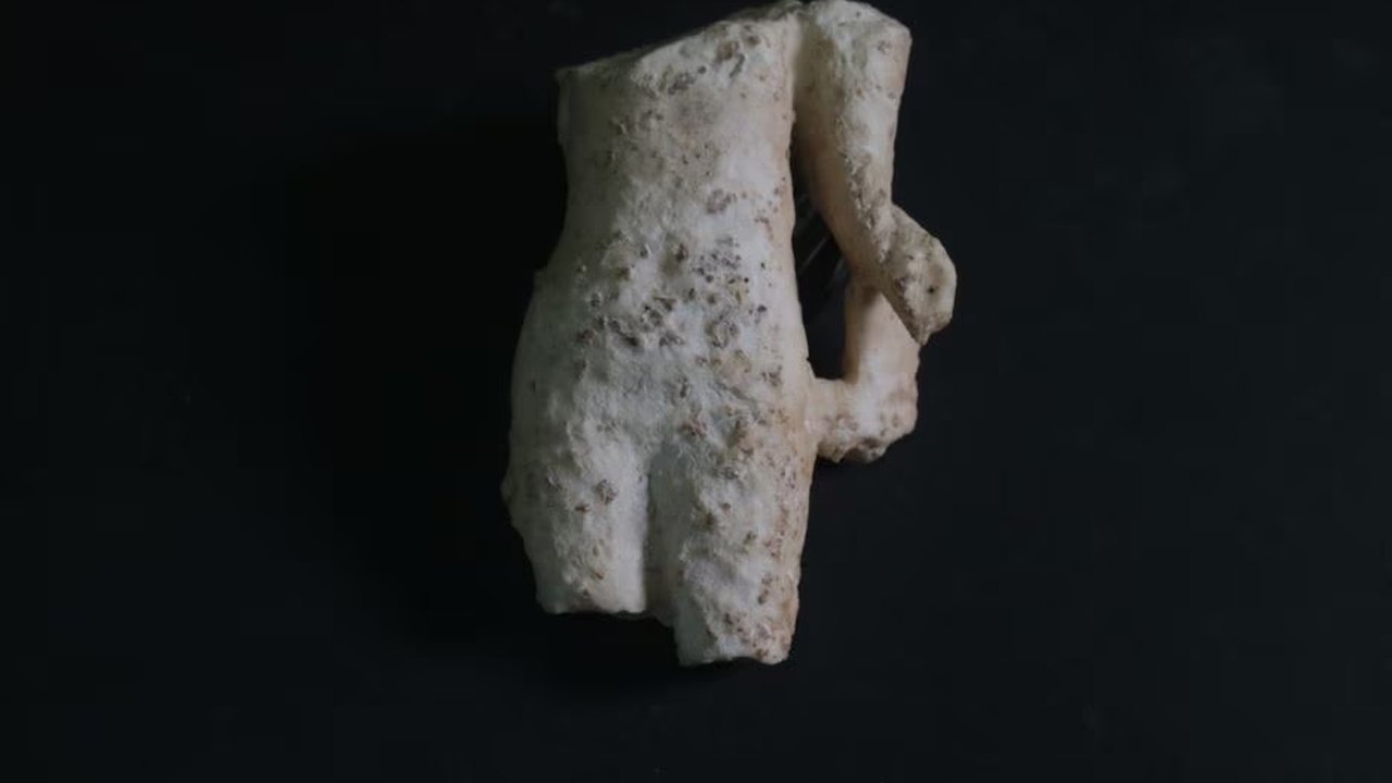 Escultura de ninfa aquática de mais de 2.000 anos é encontrada em sítio arqueológico na Espanha
