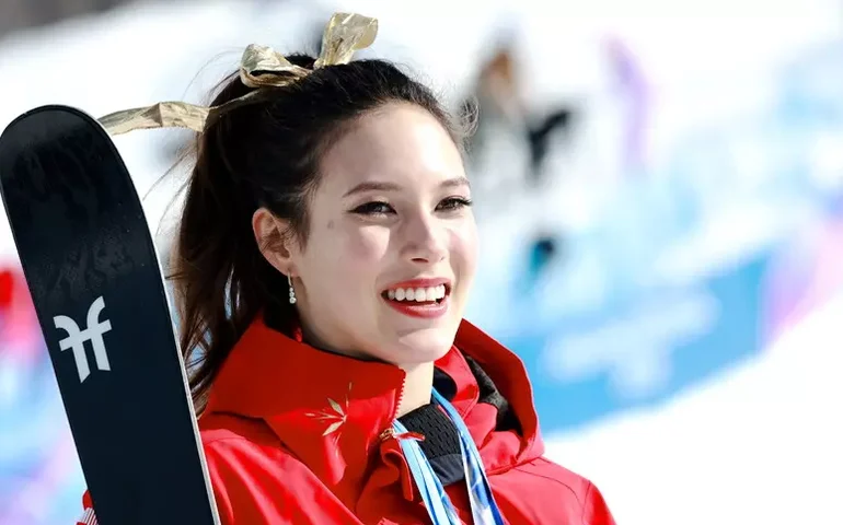 Eileen Gu exalta Itália após brilhar nas Olimpíadas de Inverno