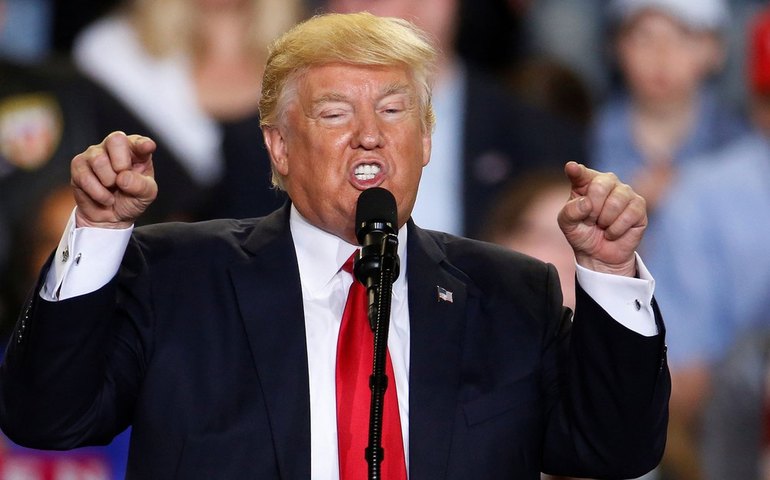 Trump defende compartilhamento de informações com os russos