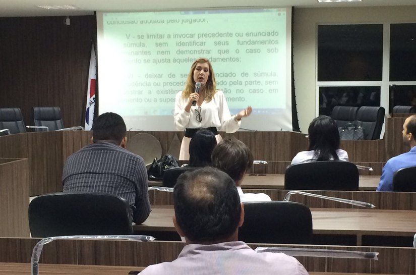 Presidente da OAB Alagoas encerra curso de Formação para novos advogados