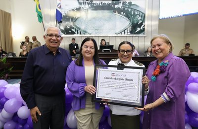 Com ALE lotada, Fátima Canuto promove sessão para discutir combate à violência doméstica