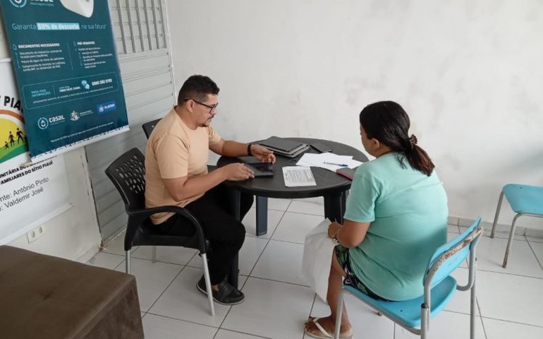 Casal promove ação para famílias de baixa renda em comunidade de Arapiraca