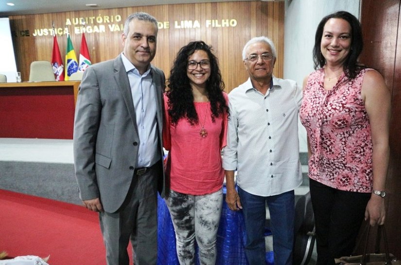 Clientes da Eletrobras recebem mimos no Dia Internacional da Mulher