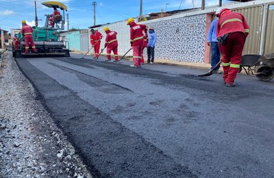 Ruas do Conjunto Frei Damião, no Benedito Bentes, começam a ser asfaltadas