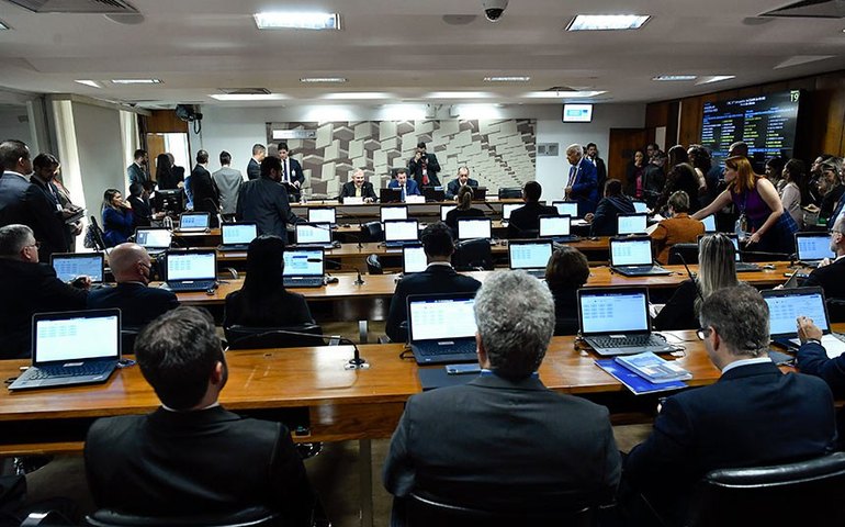 Vai à CCJ pagamento antecipado de despesa de oficial de Justiça em diligência