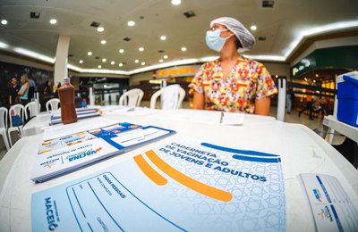 Maceió inicia vacinação bivalente para pessoas com comorbidades a partir dos 12 anos