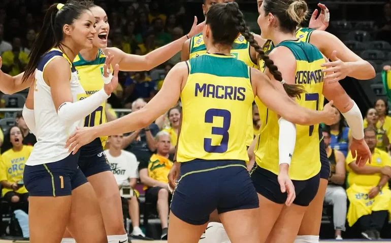 Seleção brasileira feminina de vôlei derrota o Canadá na estreia da Liga das Nações