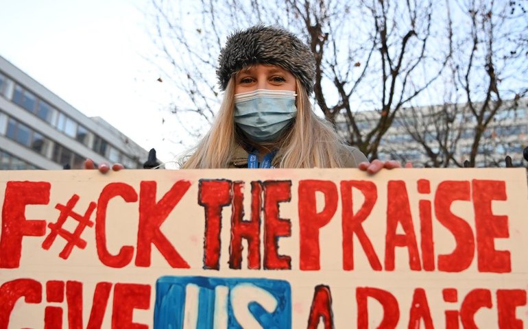 Greves em série no Reino Unido pressionam o governo conservador de Rishi Sunak