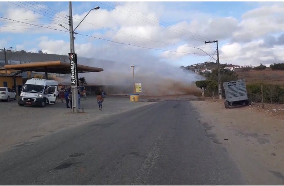 adutora no sertão se rompe