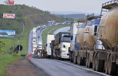 Impacto da greve dos caminhoneiros na economia repercute na confiança do empresário do Comércio  