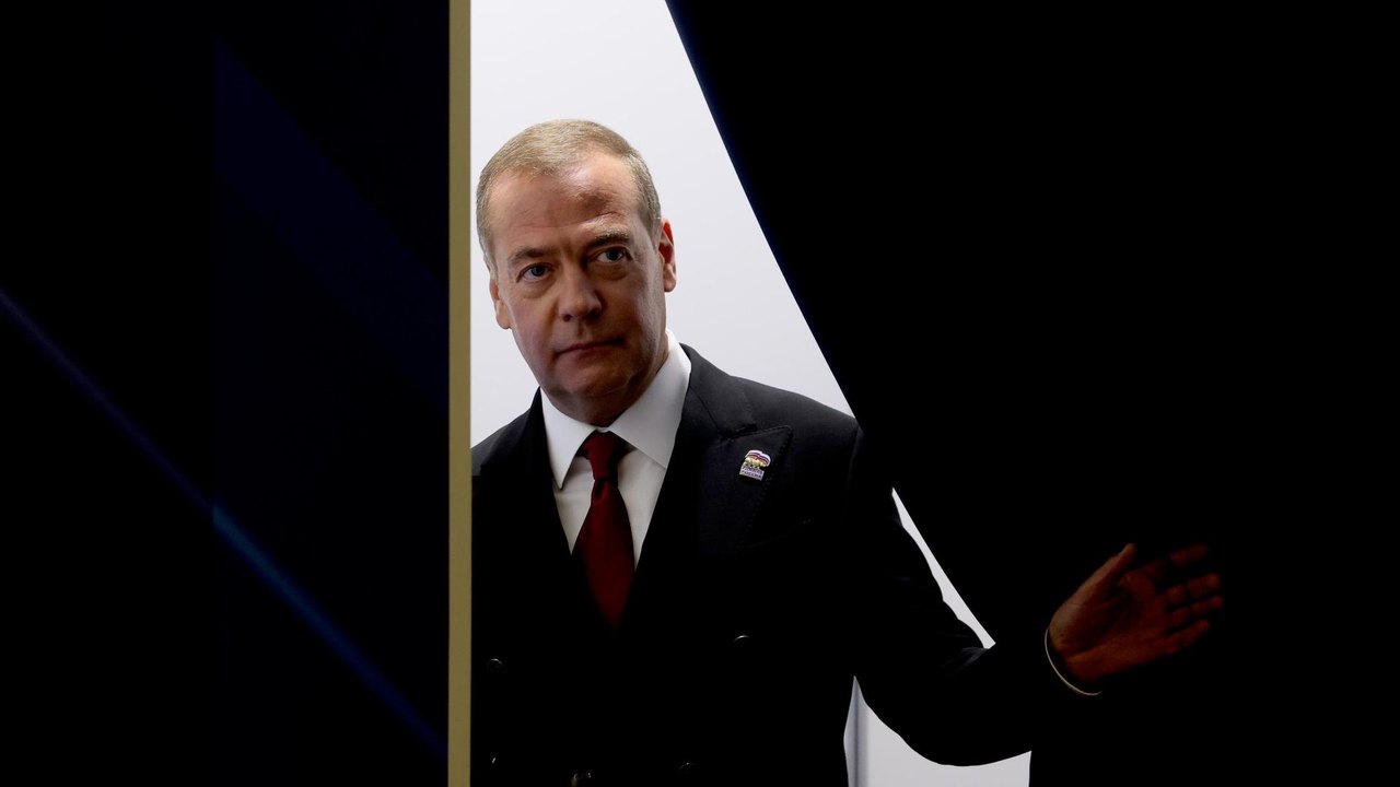 Medvedev: Finlândia agora é alvo da Rússia após suspender proibição de instalação de armas nucleares