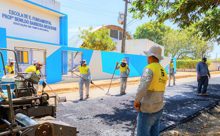 Obras de pavimentação asfáltica e construção de creche avançam no João Paulo II e Primavera em Arapiraca