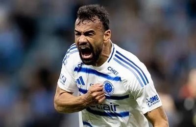 Cruzeiro bate o Grêmio na Arena e continua na briga pela liderança do Brasileirão