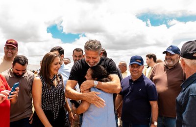 Água que chega, vida que melhora: atuação de Arthur Lira leva abastecimento a 34 municípios do Sertão e beneficia 161 mil sertanejos