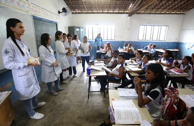 Estudantes da rede municipal de Marechal começam a ser medicados para prevenir Verminoses 