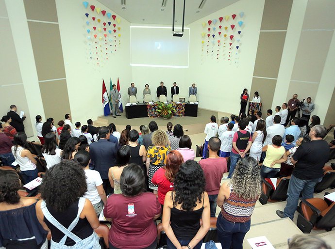 Parceria entre Judiciário e Executivo vai ressocializar presos por meio da leitura