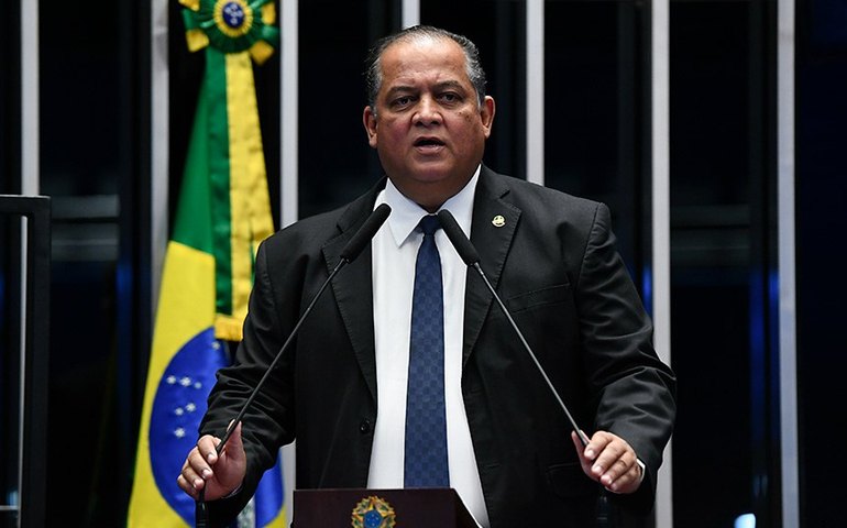 Eduardo Gomes defende debate sobre regulamentação da inteligência artificial