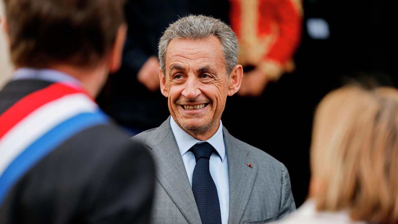 Justiça francesa mantém condenação por tráfico de influência e corrupção contra Sarkozy