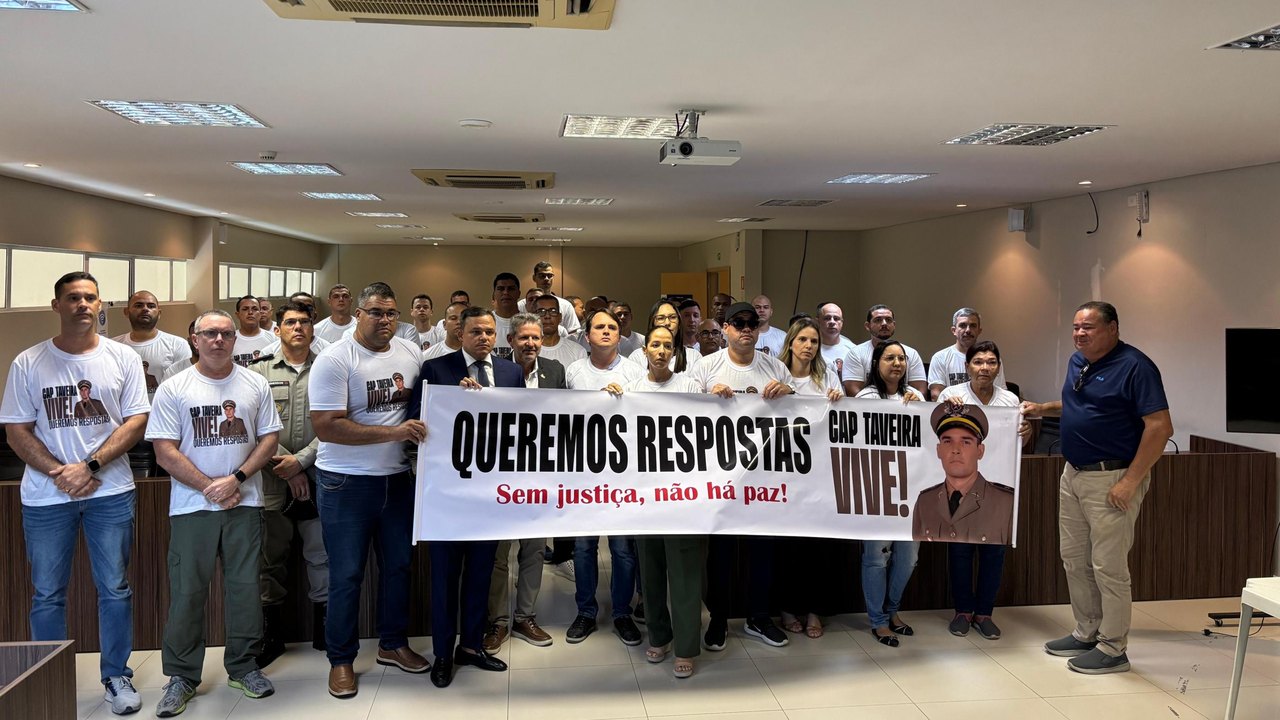 Amigos e familiares de oficial morto durante treinamento no DF se reúnem com a OAB-AL