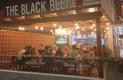 Hamburgueria na Praia do Francês vai transmitir jogos do Brasil na Copa e lança sanduíche temático
