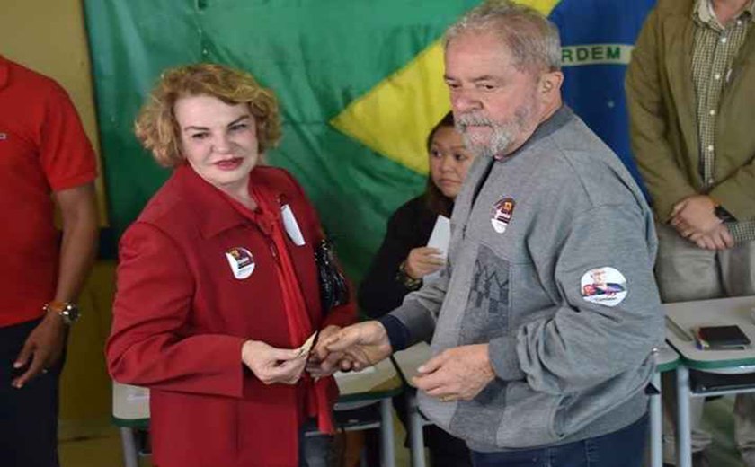 Mulher de Lula, Marisa Letícia é internada em hospital após AVC; estado é grave