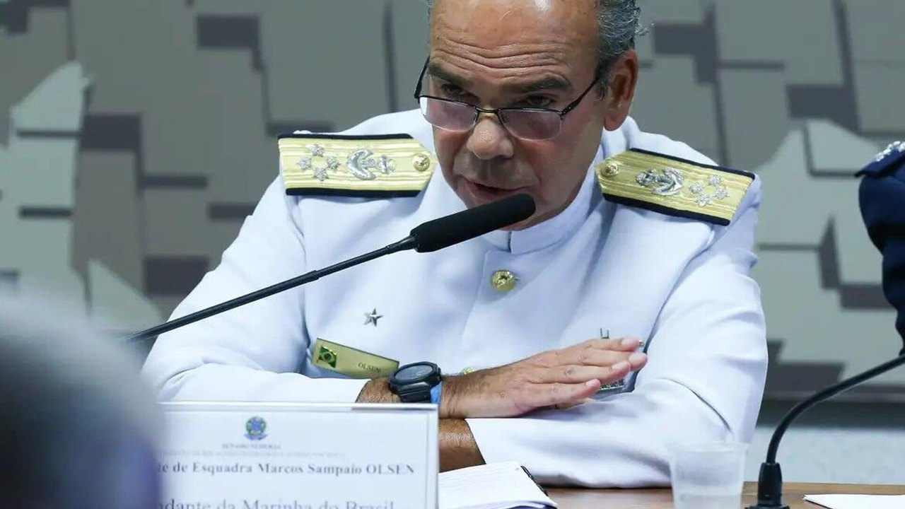 Não houve 'ordem, mobilização ou planejamento' de uso de blindados para trama golpista, diz comandante da Marinha