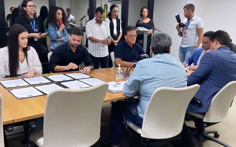 Deputado Galba Novaes participa da solenidade de adesão do Governo ao Minha Casa, Minha Vida