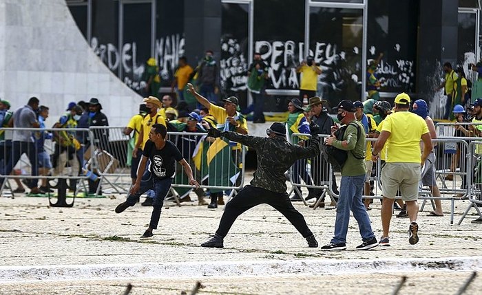 AGU também já pediu o bloqueio de R$ 18,5 milhões para recuperar os prejuízos causados pelos bolsonaristas