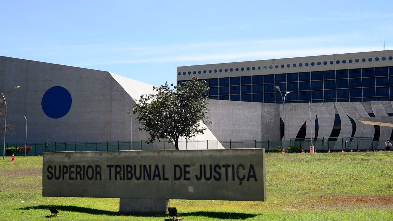 STJ abre investigação por uso de prompts para fraudar processos