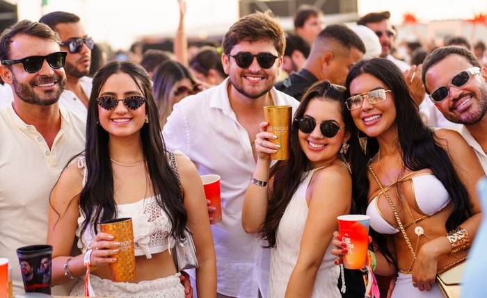 Réveillon Celebration apresenta combo “Only 4 Friends” e celebra a amizade na virada do ano Réveillon Celebration apresenta combo “Only 4 Friends” e celebra a amizade na virada do ano