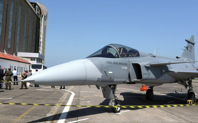 FAB inicia testes com caça F-39 Gripen e mísseis de longo alcance em Natal