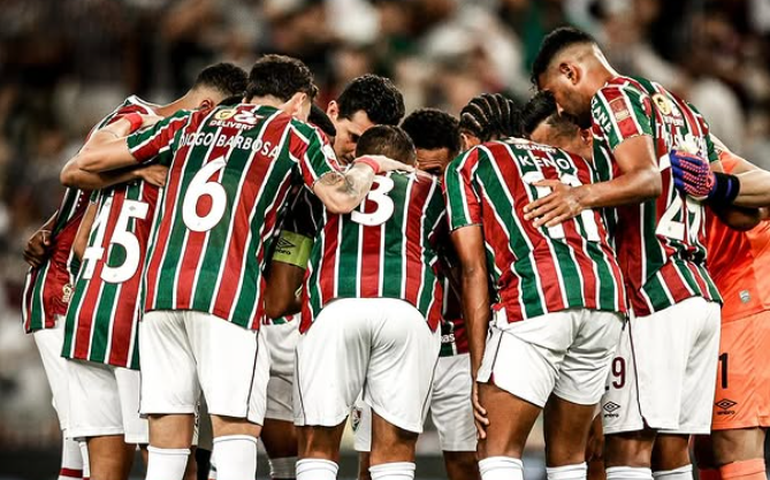 Torcedores do Fluminense protestam no CT e cobram raça em encontro com Thiago Silva