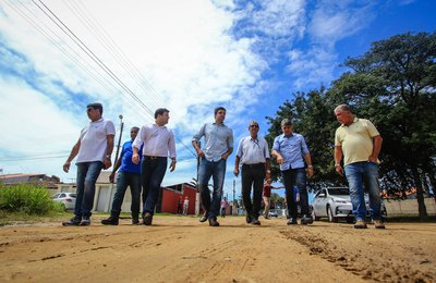 Prefeito acompanha início de obras de recuperação viária de Maceió