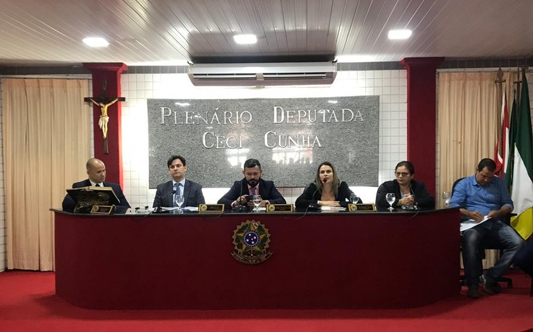 Discussão sobre faculdades irregulares chega ao município de Igreja Nova